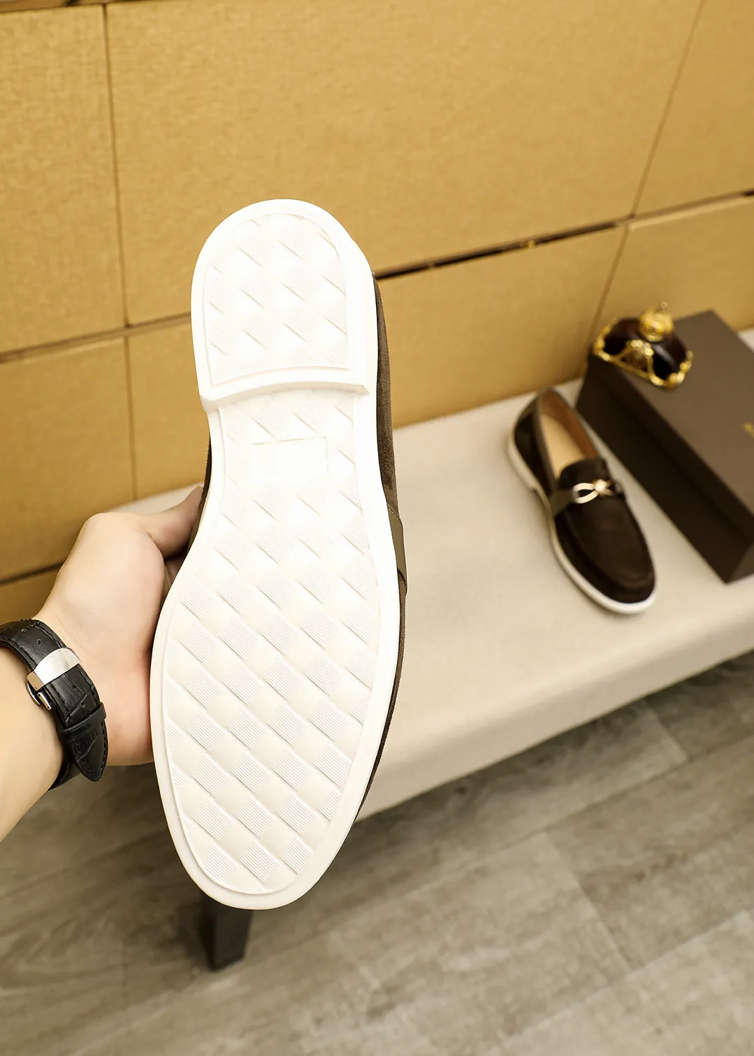 Men's men's shoes 💰580 💐Bottega Venetta [BV] Hong Kong - counter synchronization 🔥Summer new models are popular on the official website! Original 1⃣:1⃣ production✊💯💯, top-quality original product, exclusive first release, carefully crafted, full of European flavor, gentleman style, upper material, imported top layer frosted cowhide, cowhide leather lining, imported original outsole, comfortable and wear-resistant. 4 colors available! Code number: 39-44 (38.45.46🉑️customized)